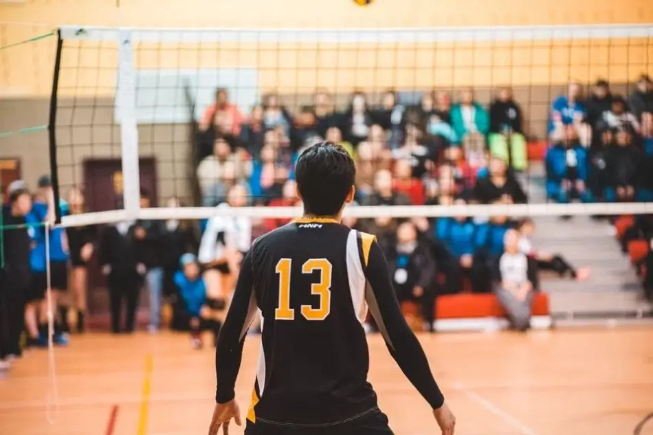 middle blocker observing